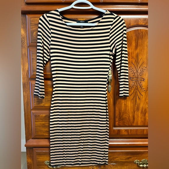 Forever 21 Dresses & Skirts - Forever 21 body con striped mini dress 3/4 length sleeve